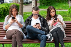 Uso de redes sociales en exceso pueden causar ansiedad y depresión